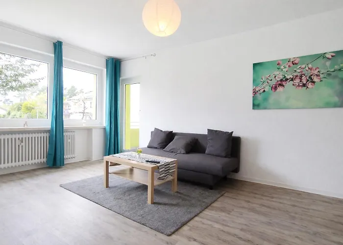 Geraeumige Mit Balkon In
